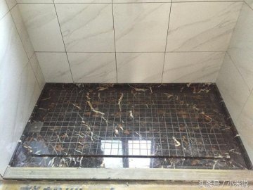 越來(lái)越多人衛(wèi)生間裝修不貼瓷磚了，現(xiàn)在流行這樣做，太聰明了
